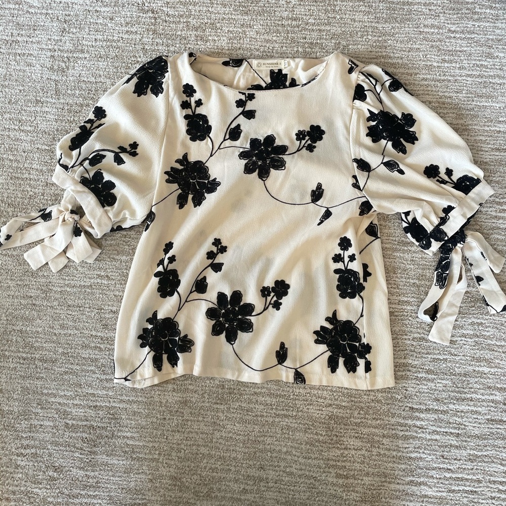 Sunshine cream floral top